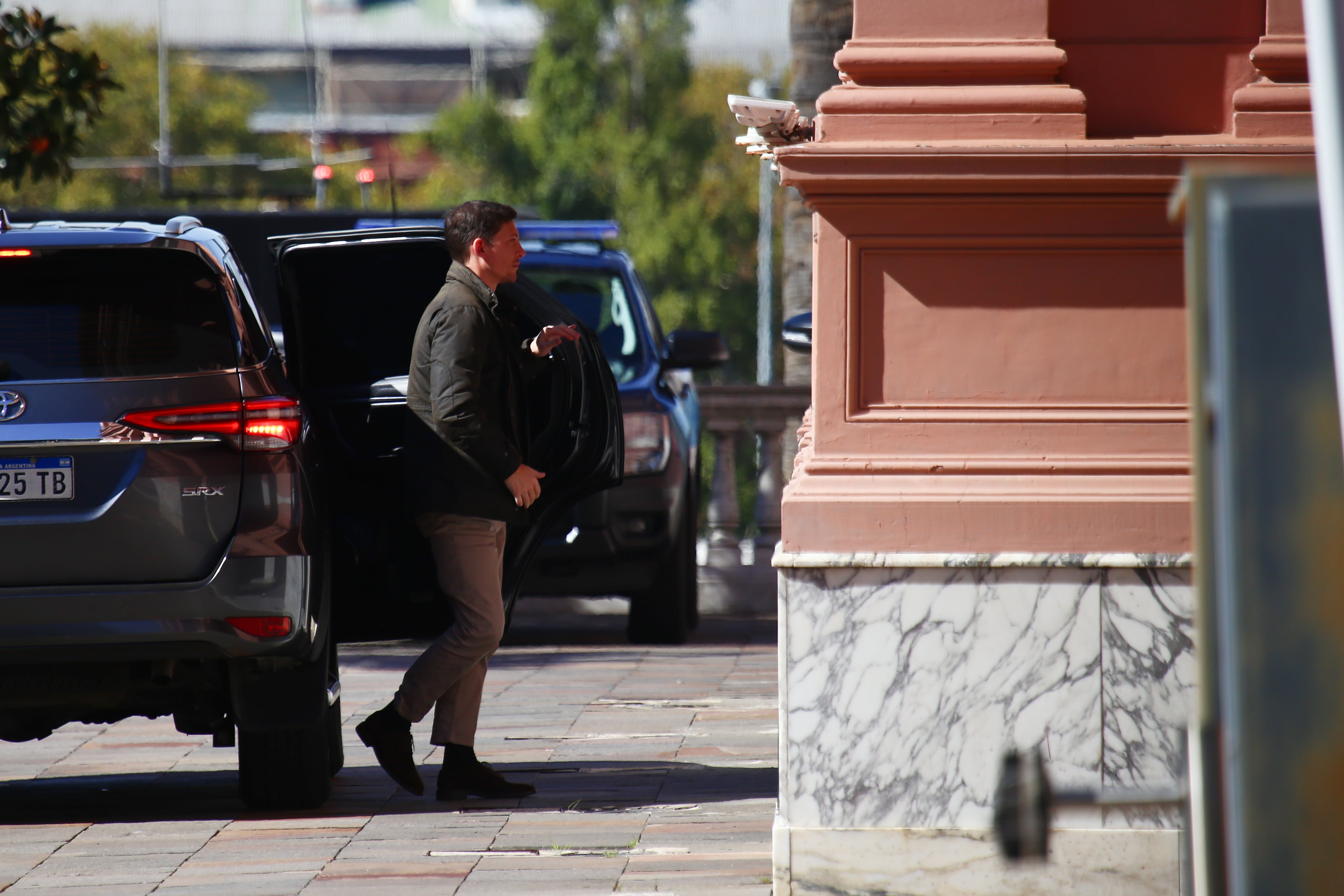 El asesor presidencial, Santiago Caputo, llega a Casa Rosada (RSFotos)