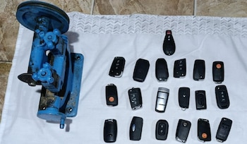 La Policía de la Ciudad secuestro decenas de controles remotos pertenecientes a las camionetas robadas