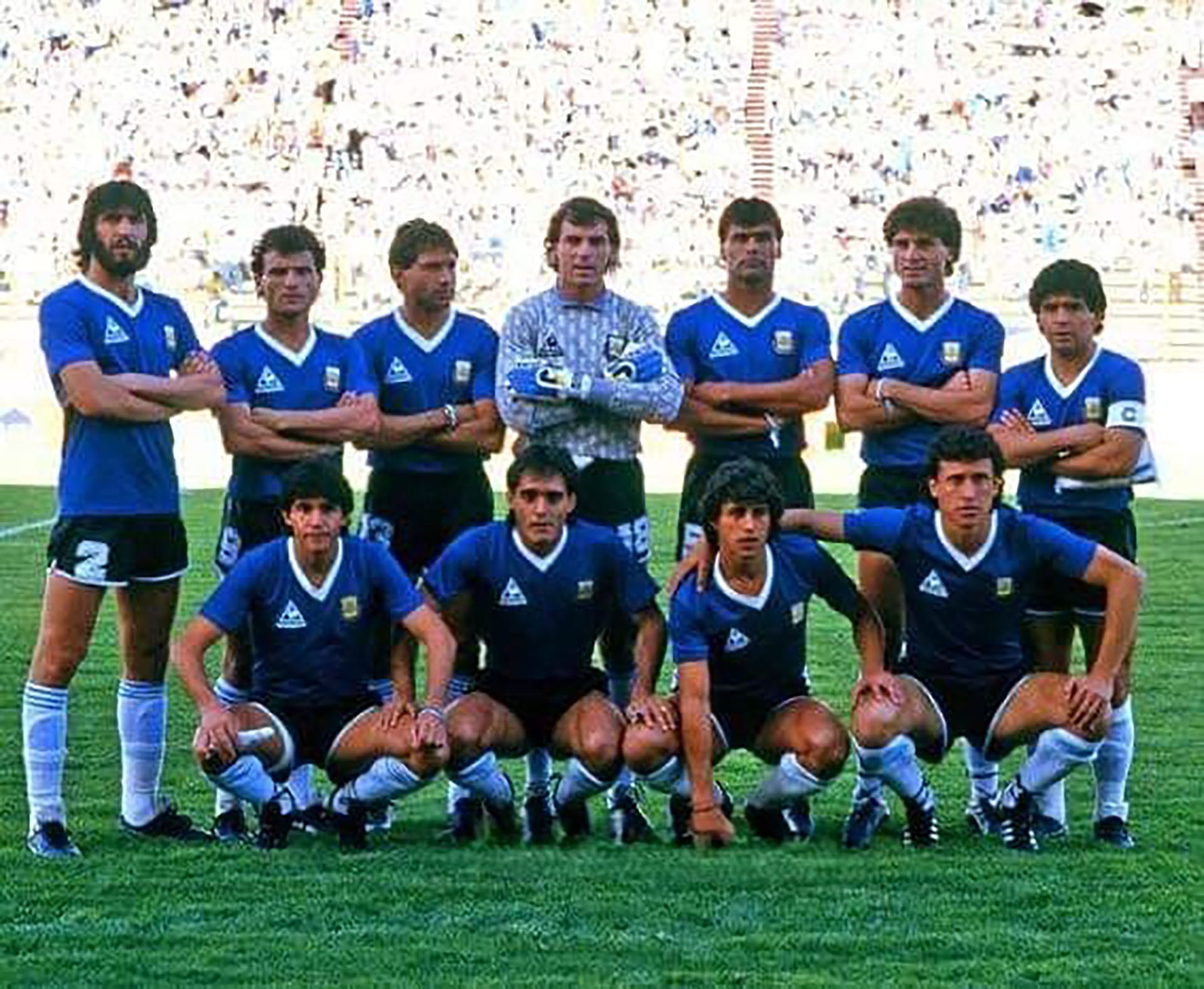 El equipo de aquella tarde en Puebla. Parados: Sergio Batista, José Luis Cuciuffo, Oscar Garré, Nery Pumpido, José Luis Brown, Oscar Ruggeri y Diego Maradona. Abajo: Jorge Burruchaga, Pedro Pasculli, Ricardo Giusti y Jorge Valdano