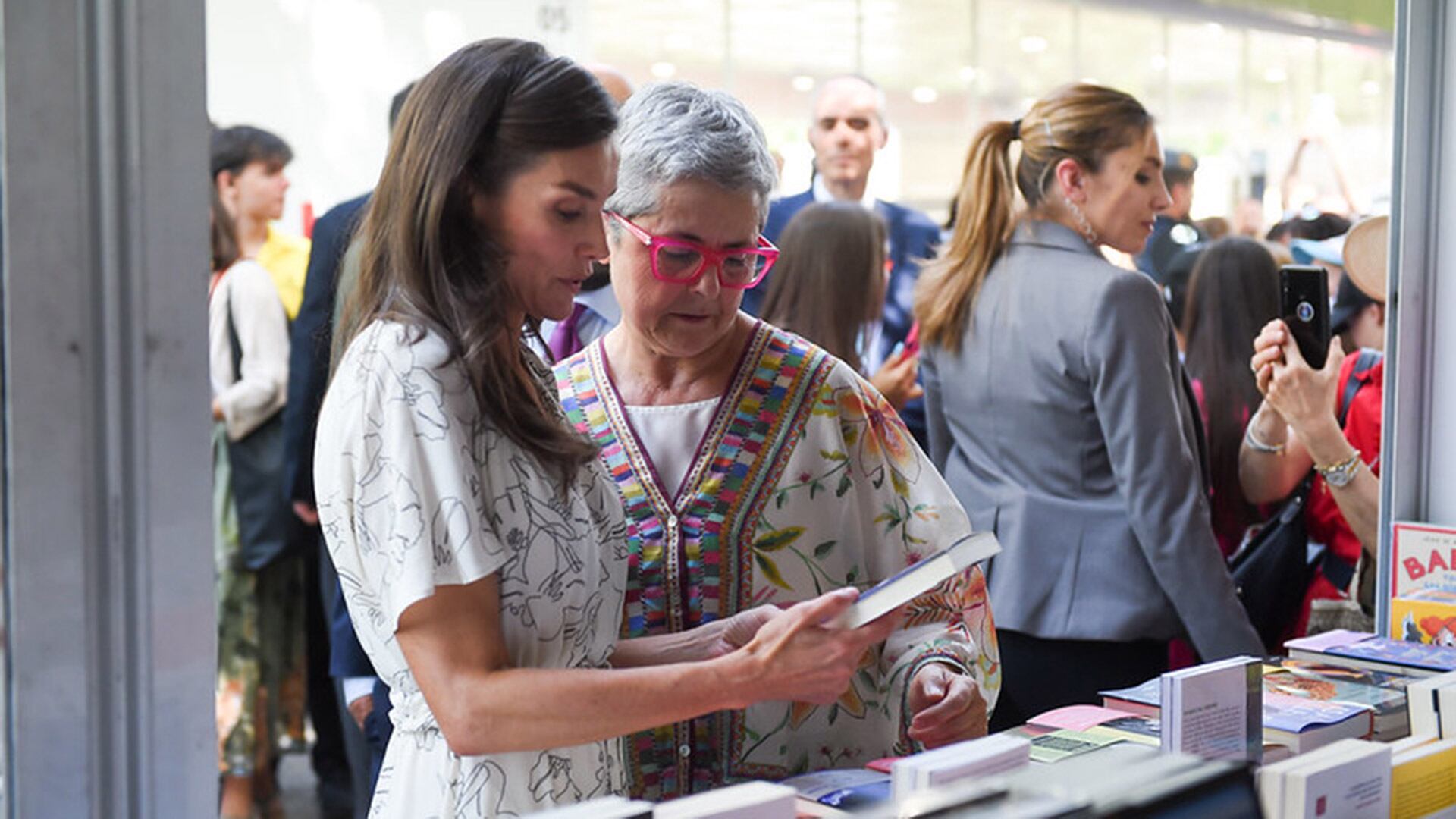 La reina Letizia, en la inauguración de la Feria del Libro de Madrid. (Europa Press)