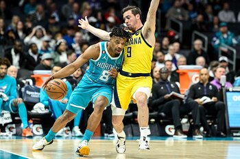 Dennis Smith Jr. (8), de