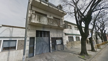 Maniataron a nueve empleados de