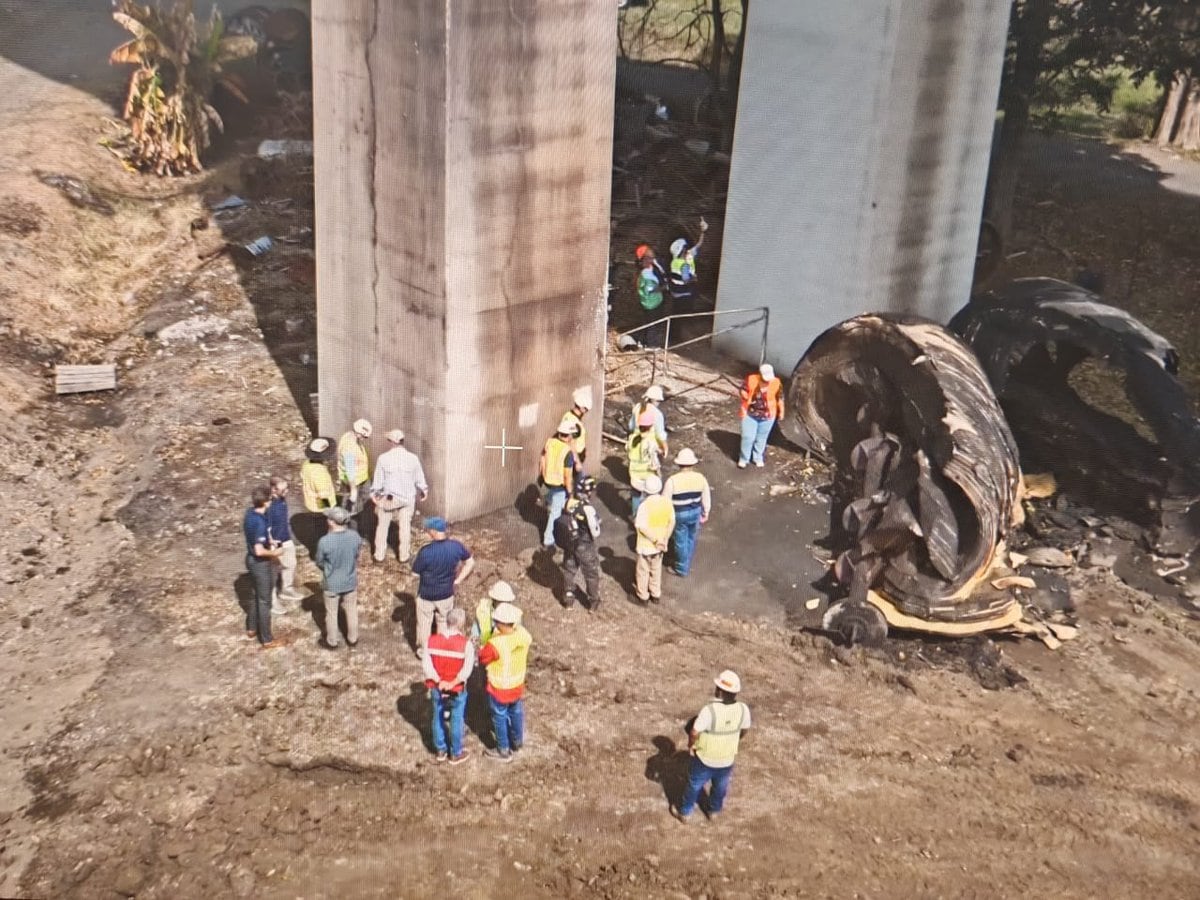Ingenieros del Cuerpo de Ingenieros del Ejército de Estados Unidos inspeccionaron el Puente de las Américas este viernes 10 de abril. Tomada de X