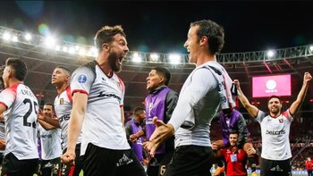 Alec Deneumostier mostró la algarabía