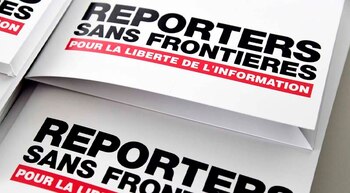 Un representante de Reporteros sin