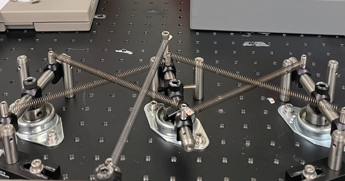 COMPUTADORA SIN ELECTRICIDAD: Acero y resortes desafían la era digital