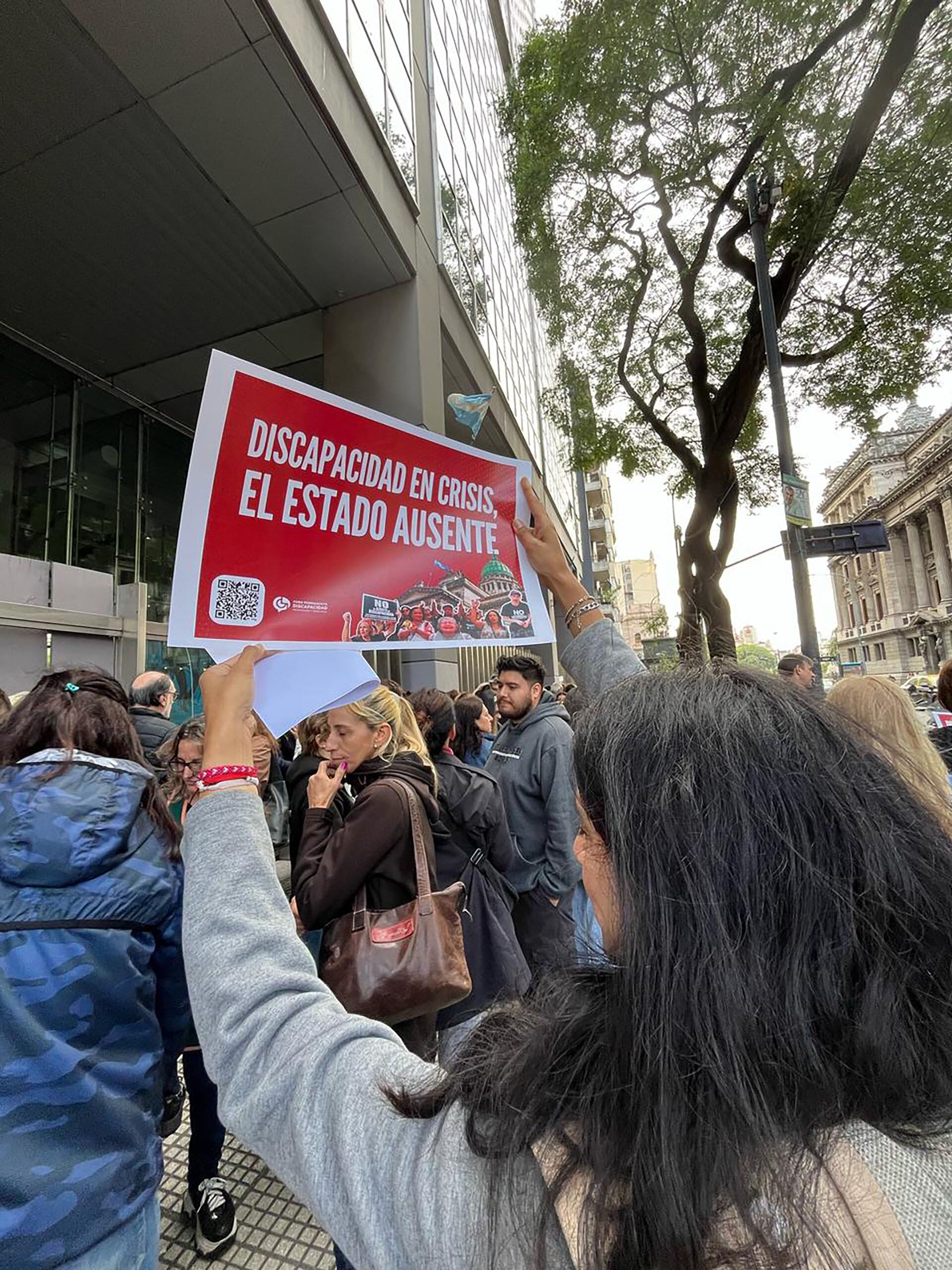 Familiares de personas con discapacidad y prestadores organizaron reclamaron a los diputados que se apruebe la Ley de Emergencia en Discapacidad hasta 2027