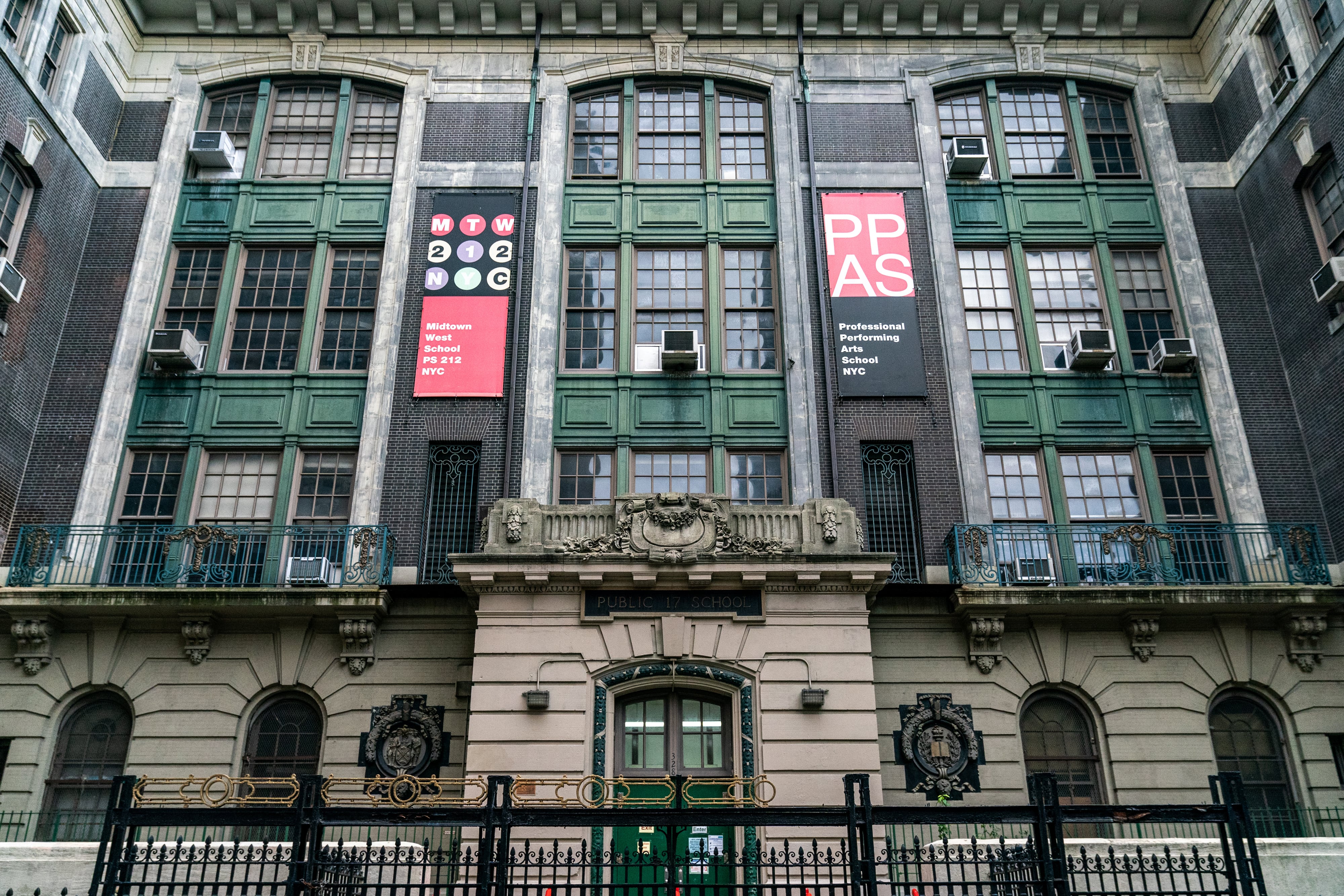 Trabajos de clase, observaciones docentes y tareas del mundo real podrían reemplazar al examen como vara de medición (REUTERS/Jeenah Moon/File Photo)