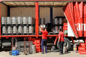 Si bien el transporte terrestre continúa siendo el principal empleador del sector, con 704.440 afiliados, durante junio registró una caída mensual de 5.727 trabajadores (Foto: Shutterstock)
