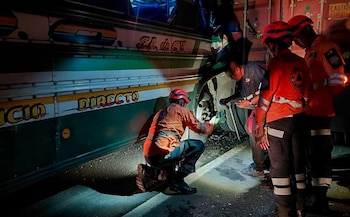 Protección Civil y Bomberos de El Salvador también activaron una respuesta conjunta por el accidente de tránsito con múltiples lesionados. (Cortesía: Protección Civil)