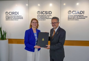 Honduras depositó en Washington D.C. el instrumento de ratificación que oficializa su regreso al CIADI, organismo de arbitraje de inversiones del Banco Mundial. (Foto: Cancilleria Honduras)