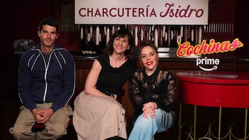 Malena Alterio lidera ‘Cochinas’, una comedia sobre sexualidad femenina en un videoclub porno en los 90: “Antes la educación sexual venía de ahí. Ahora sigue pasando entre los jóvenes”