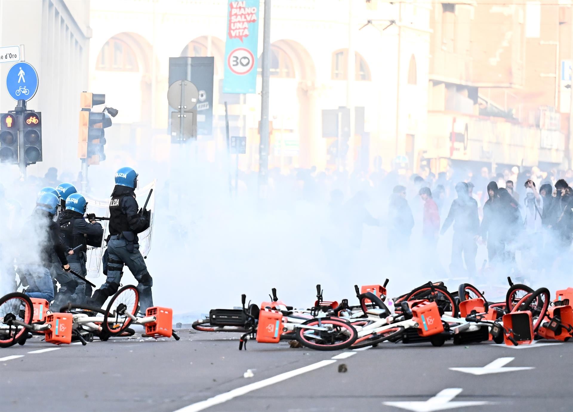 La ONU advierte contra el uso "innecesario y excesivo" de la fuerza en protestas en Albania, Francia o Italia