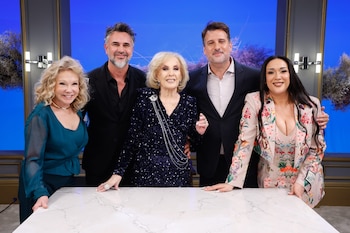 Solita Silveyra en la mesa de Mirtha Legrand junto a Leo Montero, José María Listorti y Evelyn Botto (prensa Eltrece)