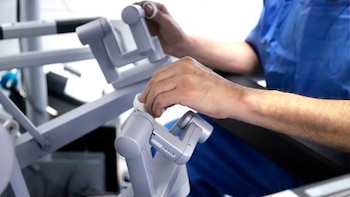 IMSS impulsa la cirugía robótica