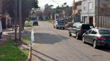 Balearon al chofer de una aplicación para robarle la moto en La Plata