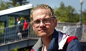 Para parecer más joven se teñía, se depilaba o usaba gorra cuando le llegó el tiempo de ocultar la calvicie