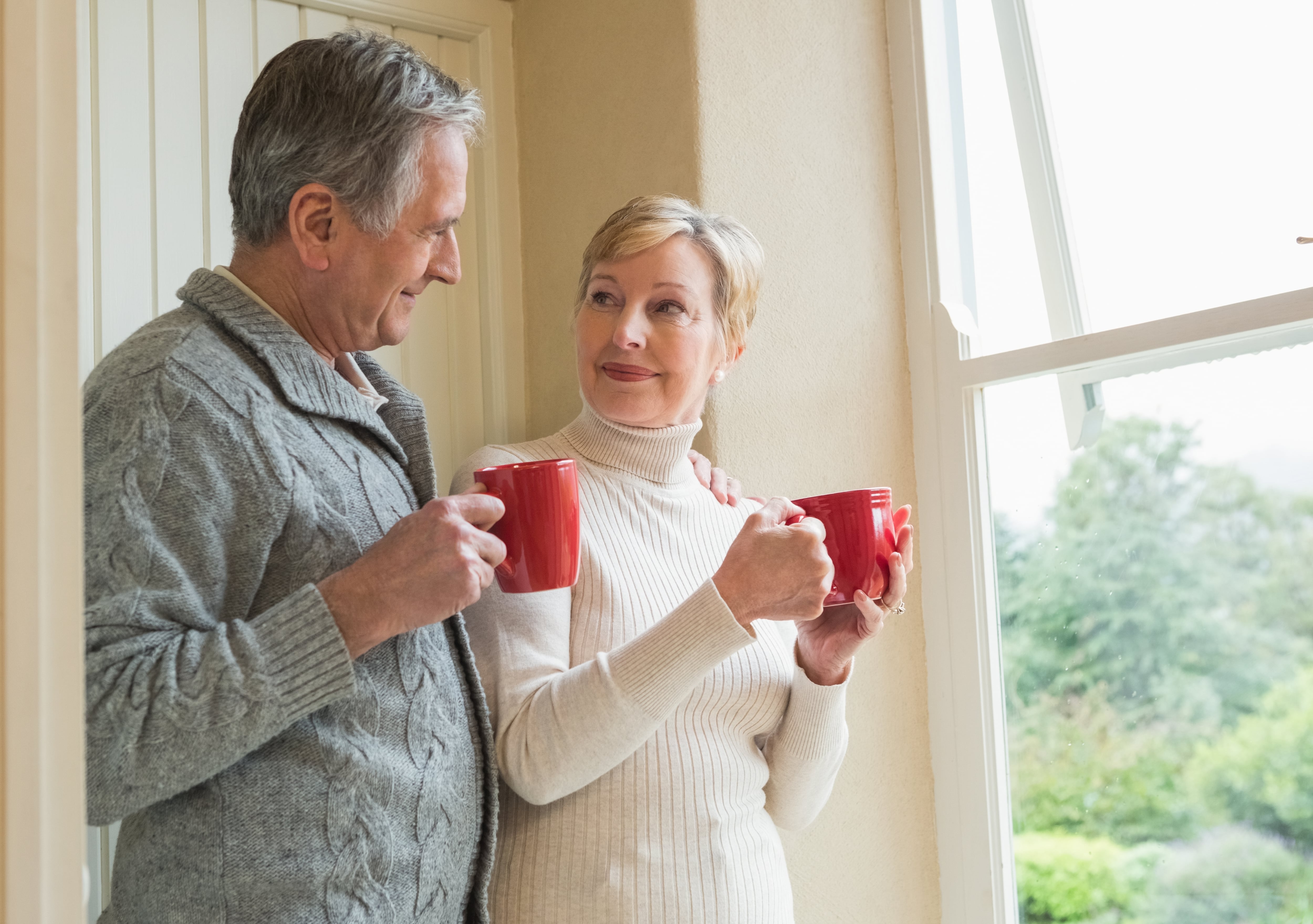 Un estudio coreano encuentra que tomar más de una taza de café al día se asocia con mejor rendimiento en tareas mentales en Parkinson./Archivo Freepik