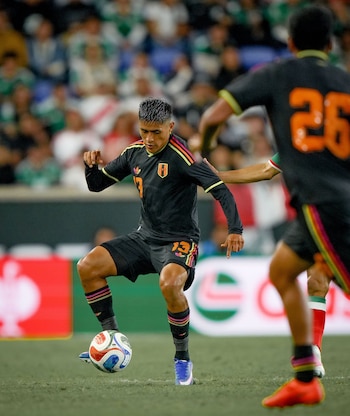 Marco Huamán jugó 80 minutos con Perú en el amistoso contra México. - créditos: FPF