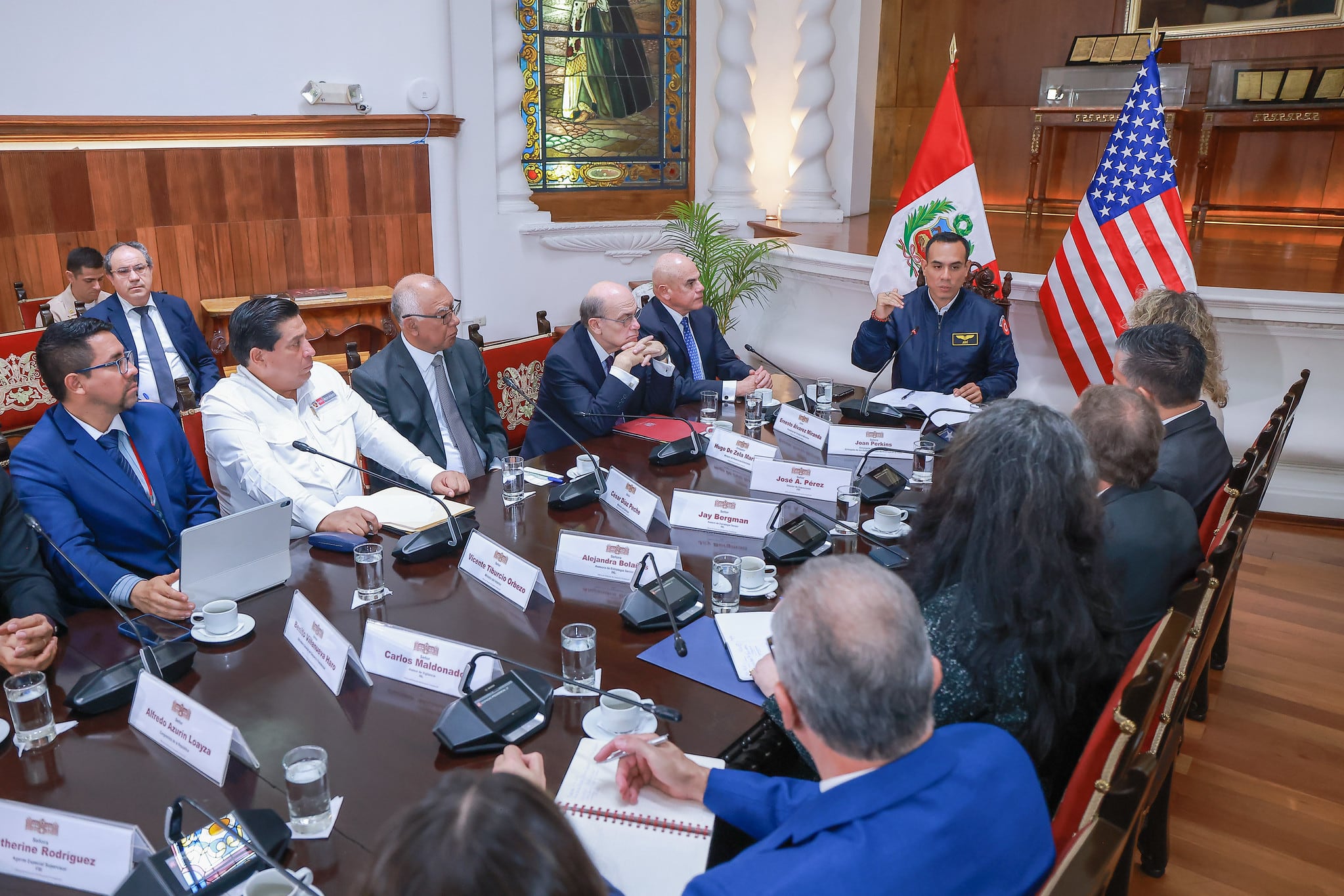 José Jerí se reunió con expertos del FBI y la DEA en Palacio de Gobierno para hablar sobre seguridad ciudadana. (Foto: Presidencia Perú)