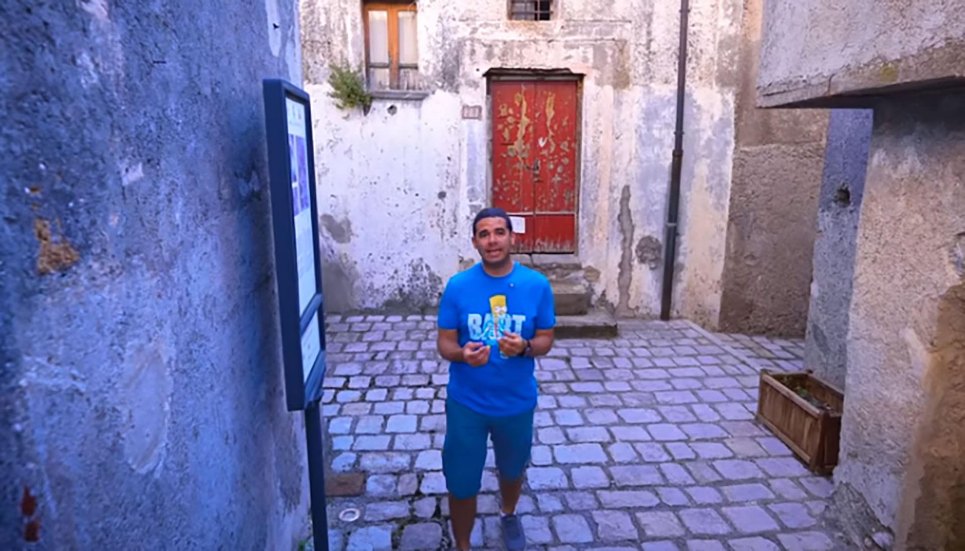 Eduardo, un rosarino radicado en Calabria, recorrió el pueblo de Aieta y desmintió algunos de los mitos más difundidos en redes sociales