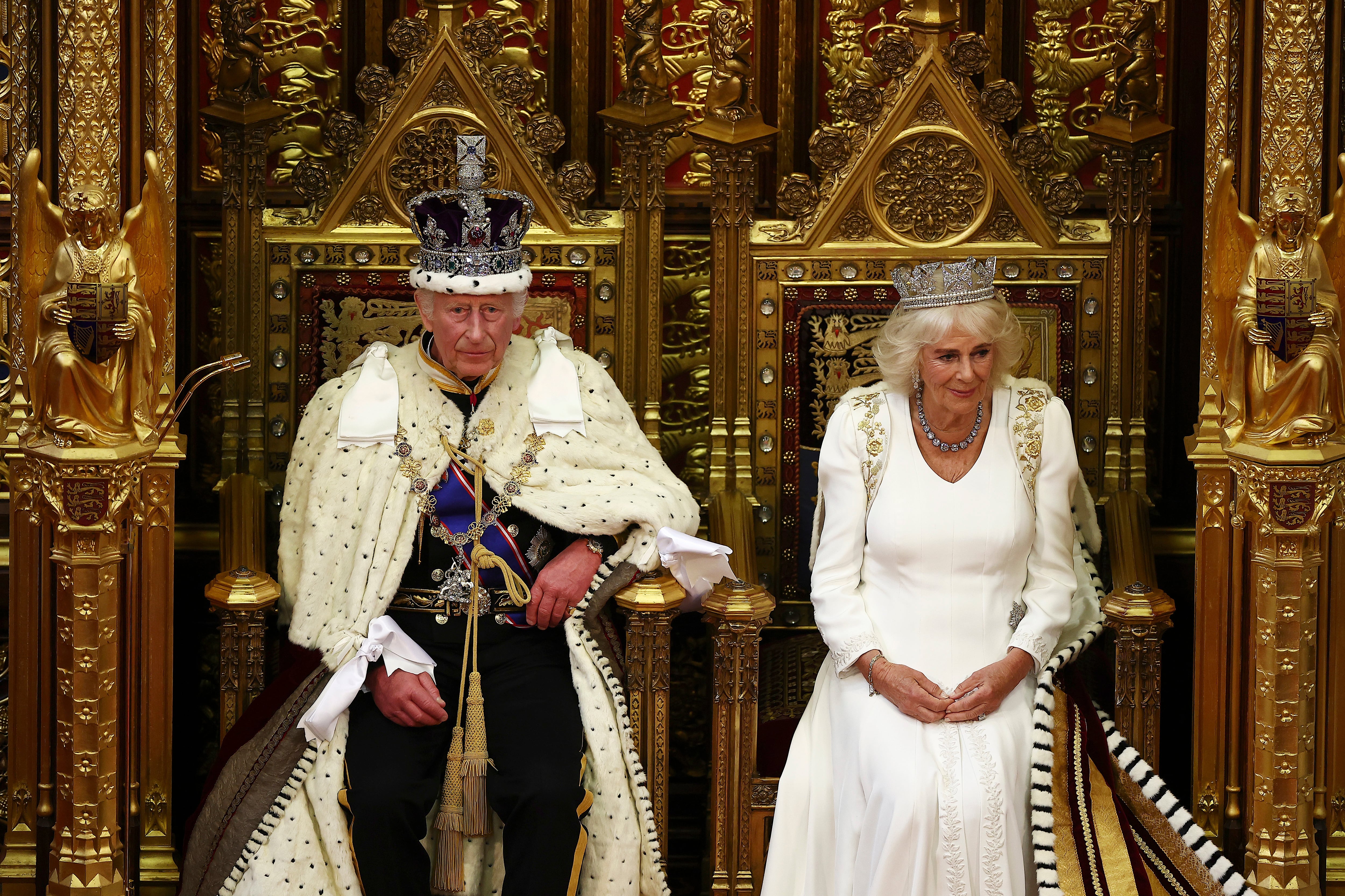 La combinación de estabilidad, adaptabilidad constitucional y liderazgo personal consolidó a la monarquía británica como símbolo nacional referente para los ciudadanos (Henry Nicholls/POOL via AP)