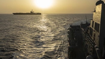 Estados Unidos mantiene el bloqueo a los puertos del régimen persa y 19 barcos acataron sus órdenes: “Si señor, volvemos a Irán”