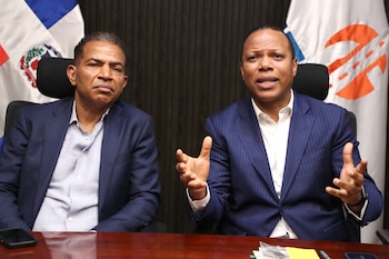La decisión surgió después de una reunión entre autoridades y el gremio, que analizarán de forma especializada los factores del servicio antes de definir cualquier cambio para los usuarios. (Cortesía: Gobierno de República Dominicana)