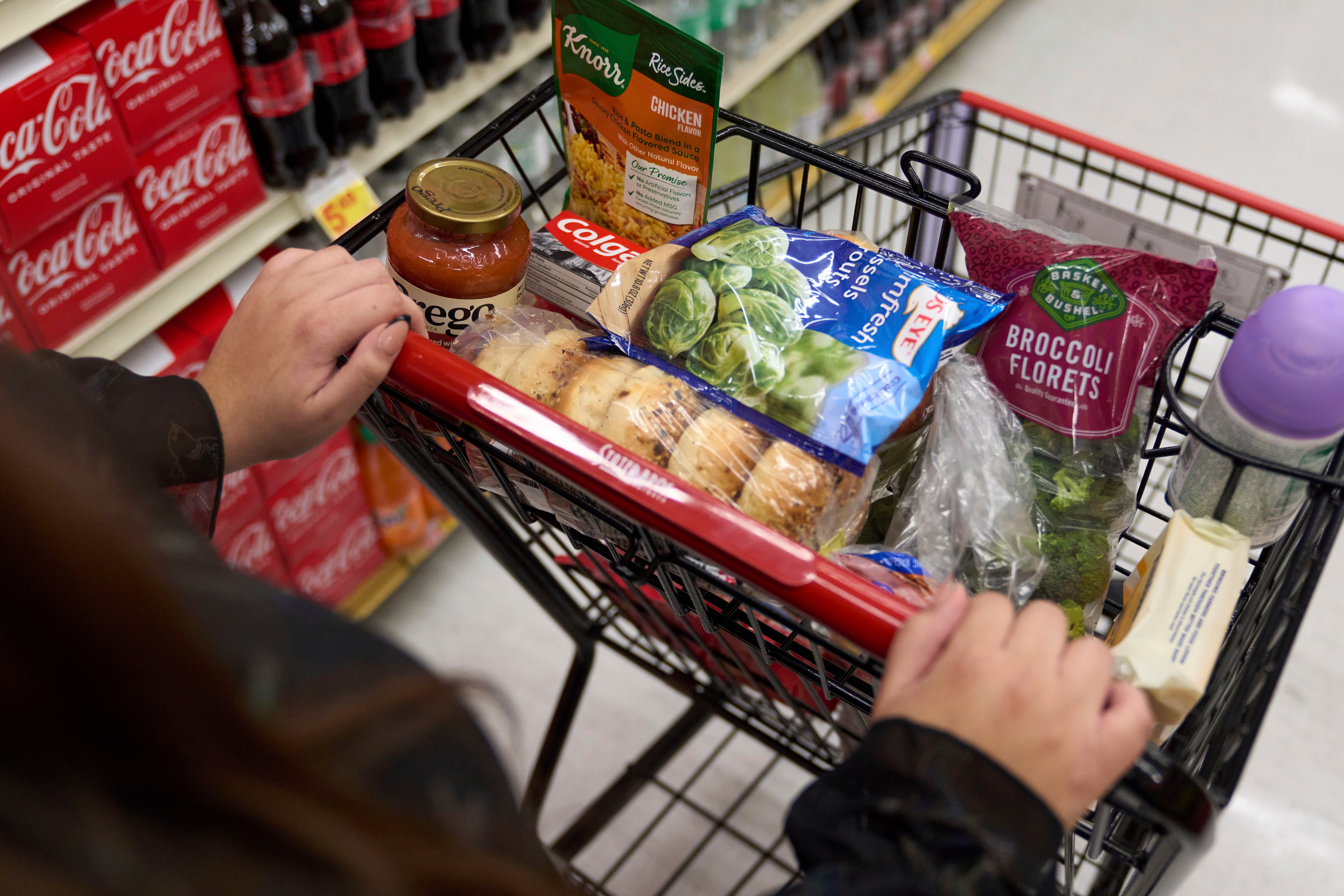 SNAP aumentará 2,9% sus beneficios máximos desde el 1 de octubre de 2026 para unos 37 millones de beneficiarios en Estados Unidos (AP Foto/Allison Dinner, Archivo)