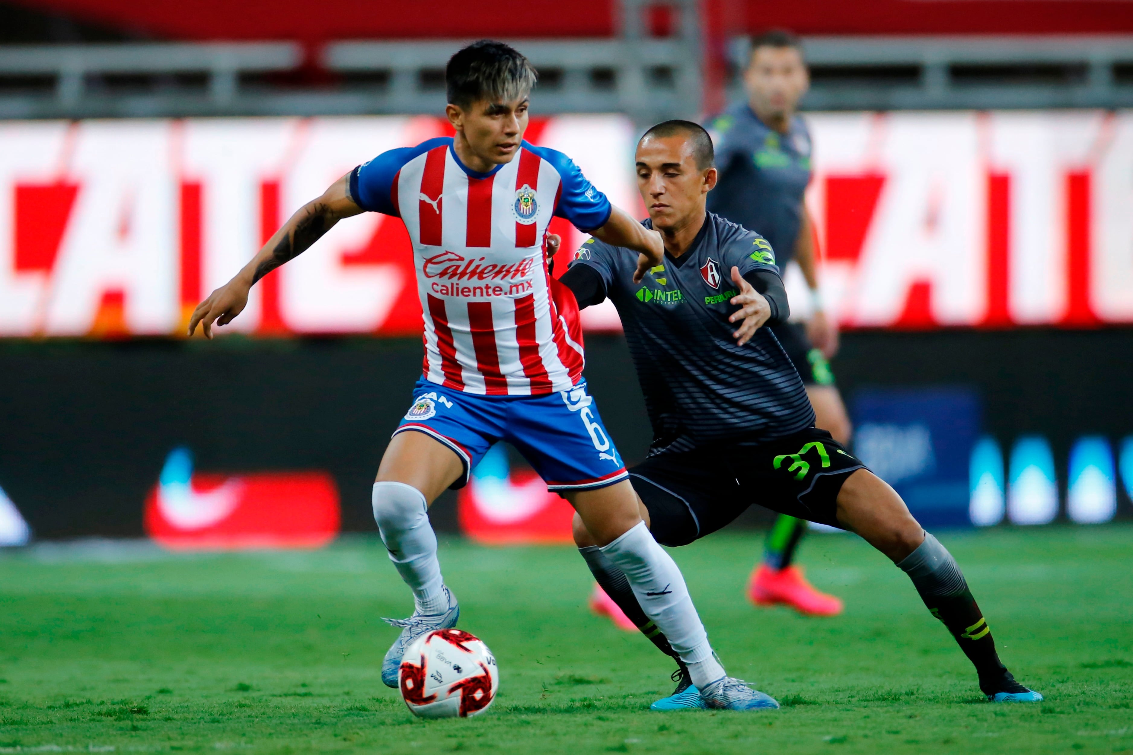 Villalpando es uno de los futbolistas con más escándalos en la Liga MX. (EFE/Francisco Guasco/Archivo)