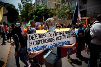 Manifestantes participan en una protesta
