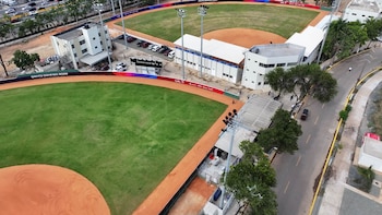 El presidente visitó el Centro Olímpico Juan Pablo Duarte para comprobar cómo avanzan los preparativos de la cita regional, que ya tiene listas varias áreas renovadas para recibir a deportistas del continente (Foto cortesía Presidencia)