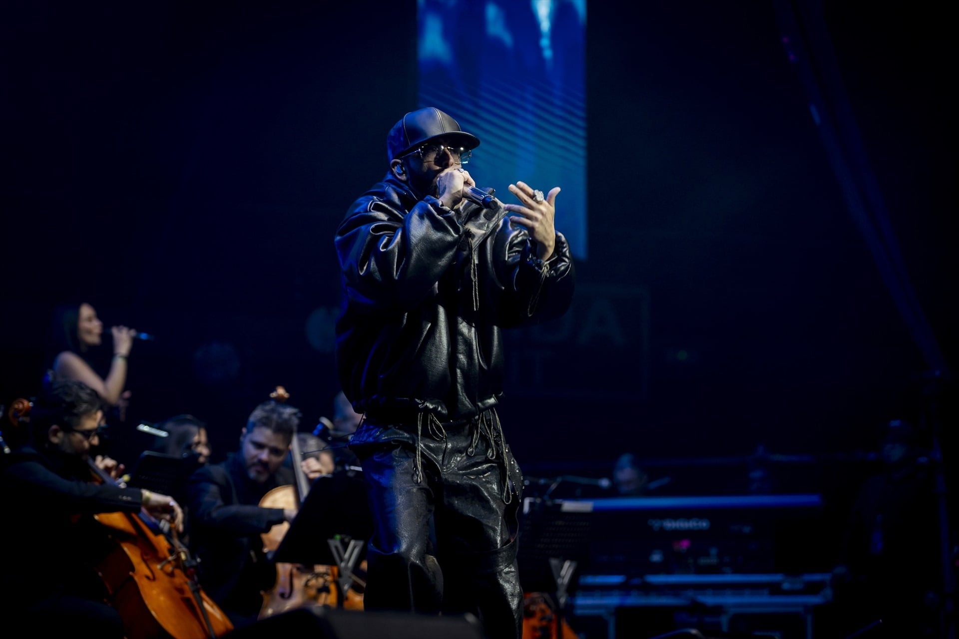 El artista Yandel (c) durante su concierto en el Movistar Arena, a 25 de enero de 2026, en Madrid (España). (A. Pérez Meca/Europa Press)