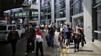 Pasajeros en vuelos nacionales superaron