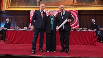 Rab. Dr. Fishel Szlajen, Dra. Aída Kelmelmajer de Carlucci (Presidenta del Gran Jurado) y Dr. Luis Ovsejevich (Presidente de la Fundación Konex)