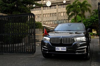 El vehículo diplomático chino visto