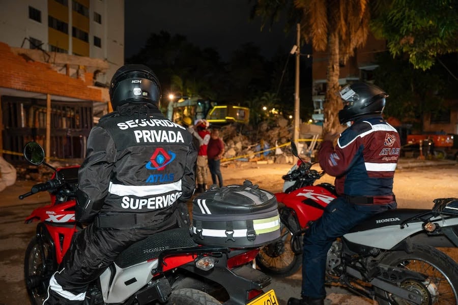 La administración distrital y las empresas de vigilancia privada trabajan para reforzar o cerrar accesos vulnerables en los primeros pisos de los edificios afectados - crédito Alcaldía de Cali