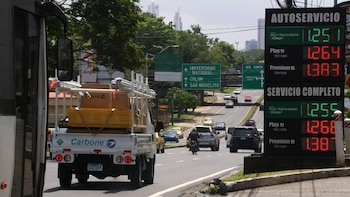 Autoridades y colectivos populares y