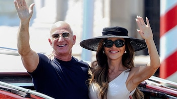 Jeff Bezos, y su esposa, Lauren Sánchez Bezos