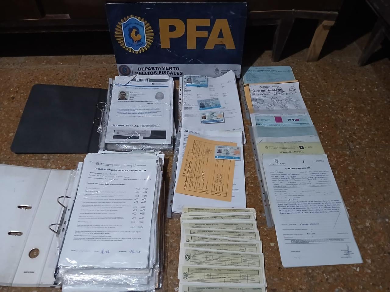 Parte del secuestro de la PFA en los operativos realizados en Córdoba y Buenos Aires