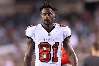 La acusación original por intento de homicidio en segundo grado preveía una pena de hasta 30 años de prisión para el exjugador de la NFL (Foto: @SleeperNFL)