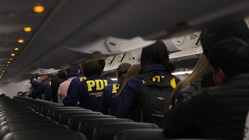 Chile expulsa a 80 migrantes en su tercer vuelo de deportación bajo el plan de Kast