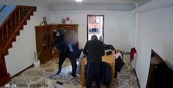 Los delincuentes ingresaron sin impedimentos dado que la puerta estaba sin traba (Captuira de video)