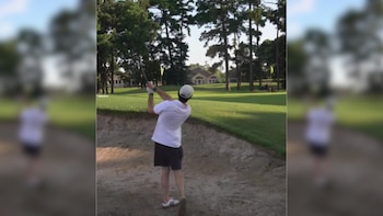 El doctor Patricio Ochoa juega