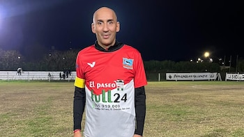 La increíble historia de Adrián ‘Vitamina’ Silva, un futbolista de 55 años que sigue jugando los 90 minutos: “Estoy en mi mejor momento”
