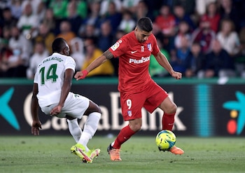 Helibelton Palacios, de Elche, disputando