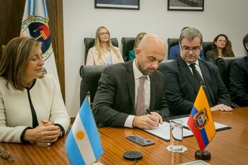 El documento tiene como objeto