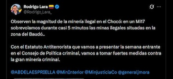 El ministro del Interior Rodrigo Lara sobrevoló zonas de explotación en el departamento del Chocó para verificar la magnitud de la minería ilegal - crédito @Rodrigo_Lara_ / X