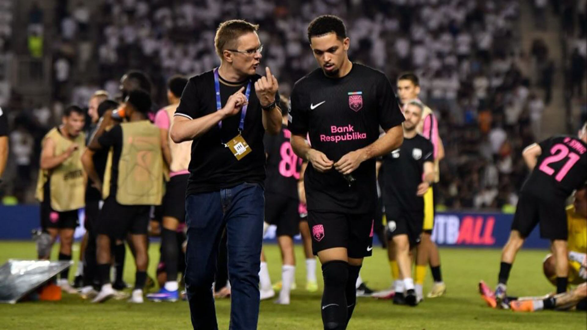 La filosofía de Valdas Dambrauskas en Sabah prioriza a la persona por delante del futbolista y otorga un lugar central a la inteligencia emocional (@valdasdambrauskas)