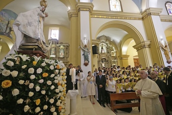 El Papa Francisco visitó hoy la Basílica Catedral de Trujillo y rezó ante la imagen de la venerada Virgen de la Puerta . (Foto ANDINA: Carlos Lezama)